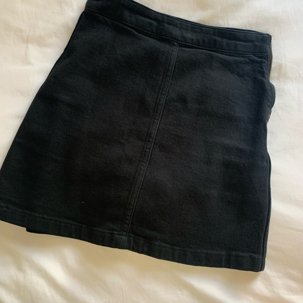 Aritzia Black Mini Skirt, in great condition!